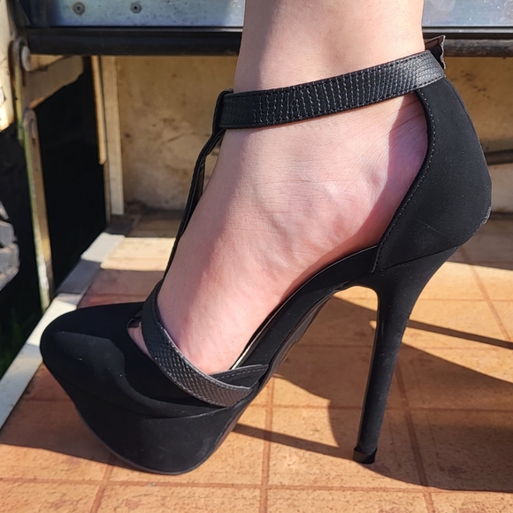 Stilettos - Picture 3 of 6